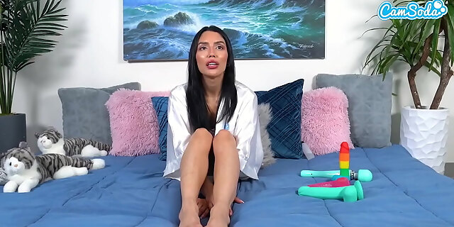 brunette teen,lingerie,masturbation,orgasm,pussy,toys,webcam,webcams